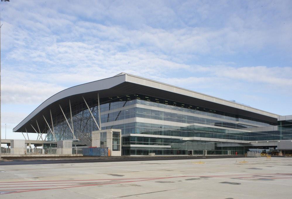 Aislamiento acústico en aeropuertos. Protege tu salud de los ruidos