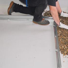 Banda paragravillas para láminas sintéticas