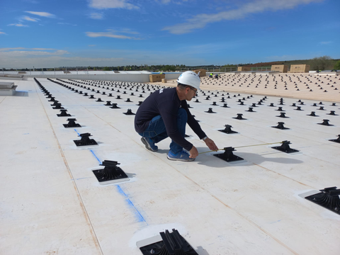 Aprovechar el sol en el sector industrial. Obras de referencia con Soprasolar®