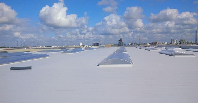 ¿Cómo contribuyen las cubiertas Cool Roof a reducir los costes energéticos de los edificios?