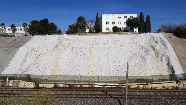 Control de la erosión en pendiente de una vía ferroviaria
