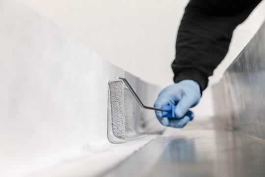 Impermeabilización líquida en puntos singulares: solución eficaz con Alsan® Flashing Quadro