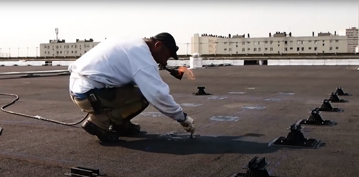 Cómo instalar los soportes de panales fotovoltaicos SOPRASOLAR FIX EVO sobre lámina asfáltica